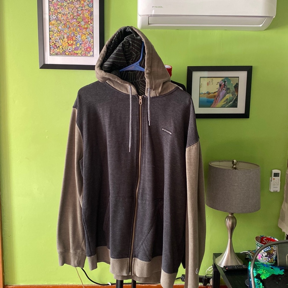 Volcom zip up hoodie